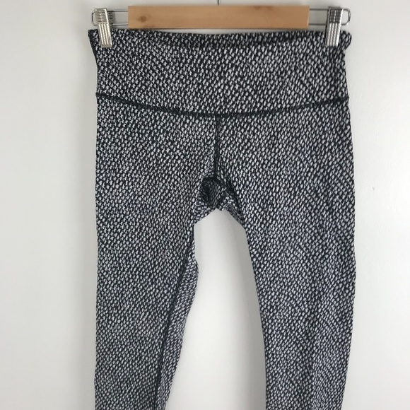 Lululemon Wunder Under Crop III Scatter Star Crops - Picture 5 of 10